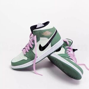 Cute women Nike air Jordan 1 mid Dutch green color
